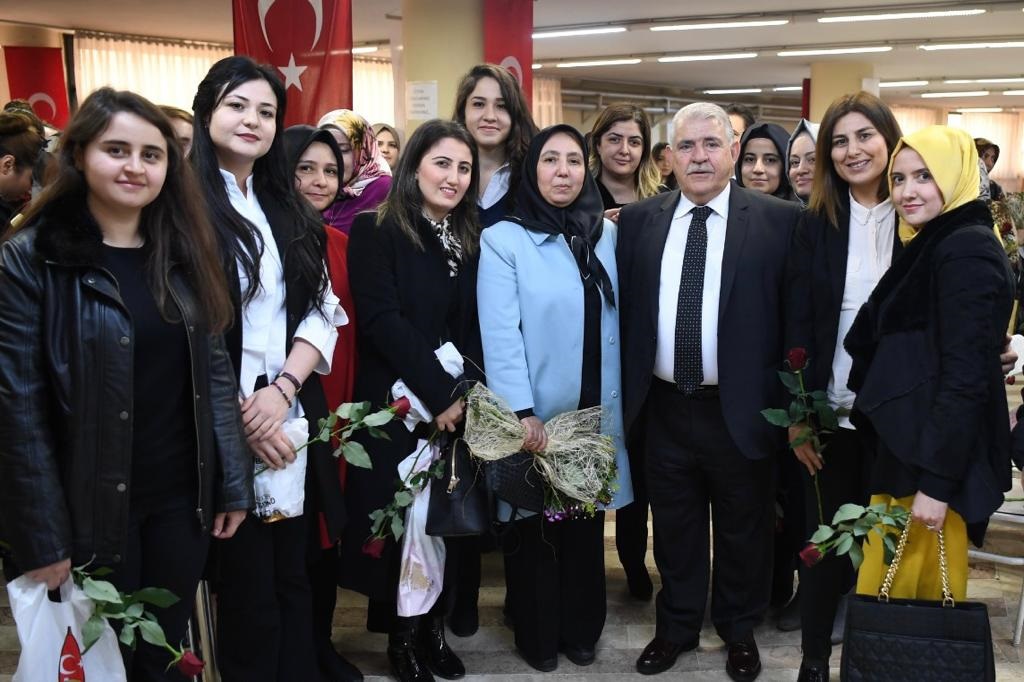 Başkan Mahçiçek’ten 8 Mart Dünya Kadınlar Günü Mesajı