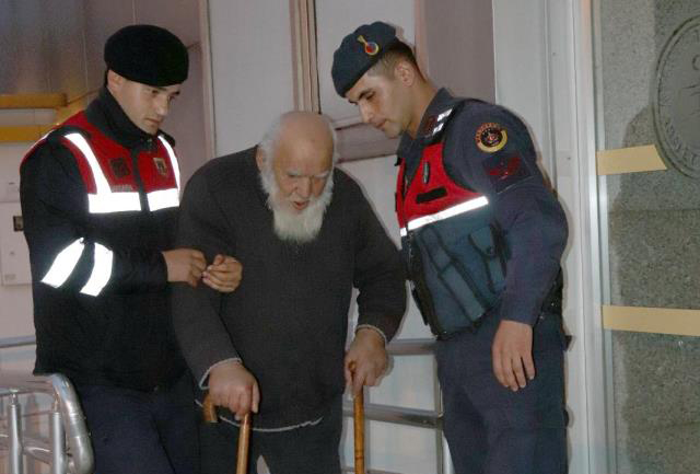 95 yaşında oğlu ve gelinini vurdu! Sebebi olay kadar acı!