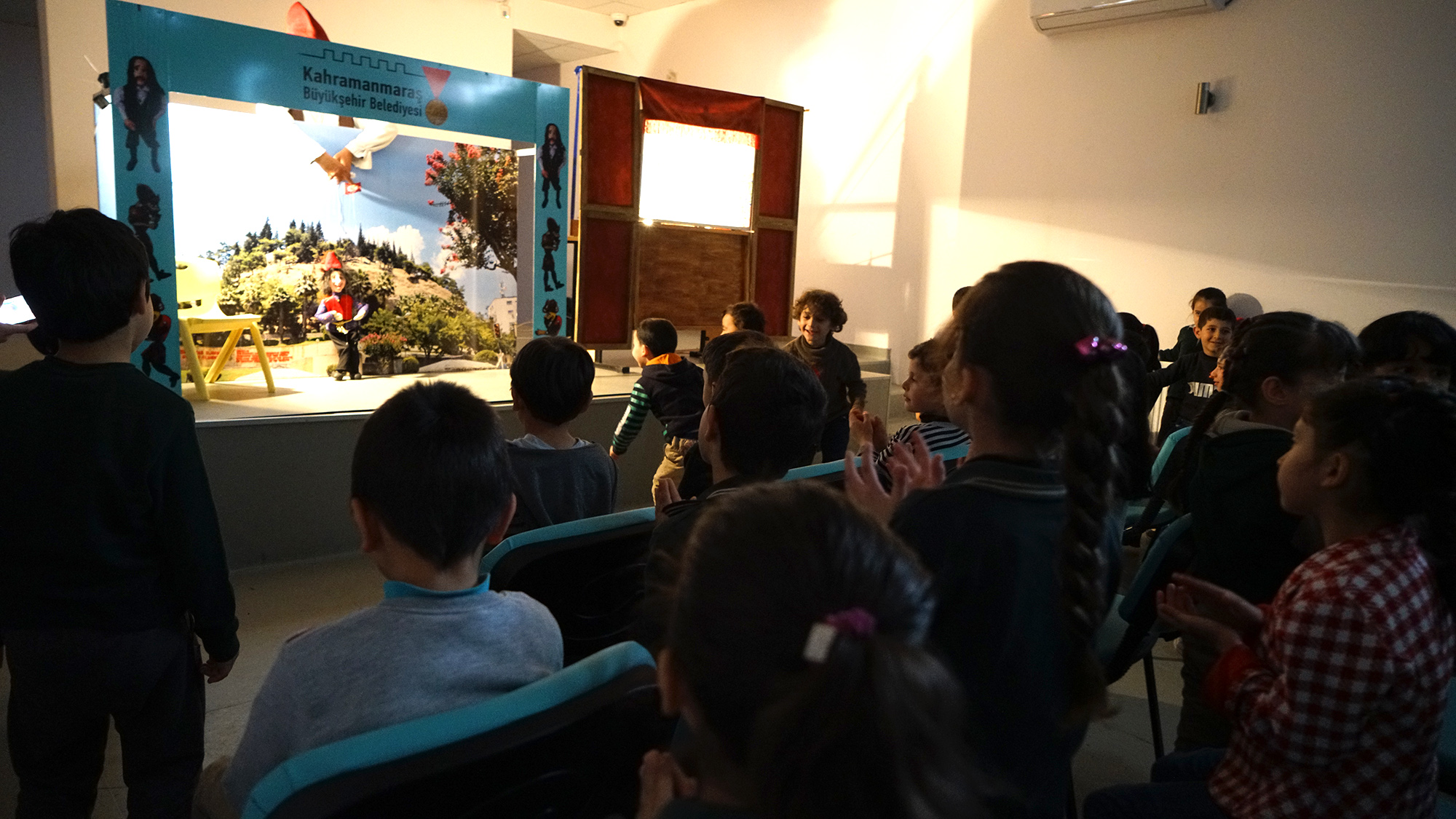 Karagöz - Hacivat Oyunu Miniklerle Buluşuyor