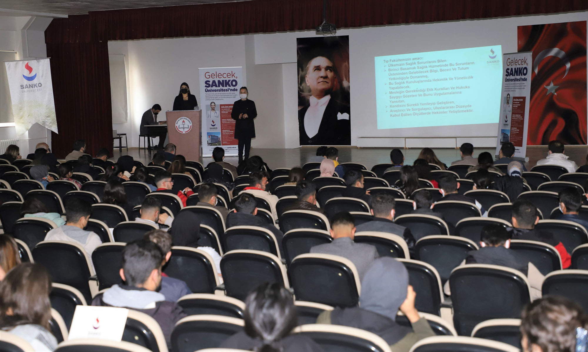 SANKO Üniversitesi akademisyenleri Nizip’te öğrencilere bölümlere ilişkin bilgi aktardı