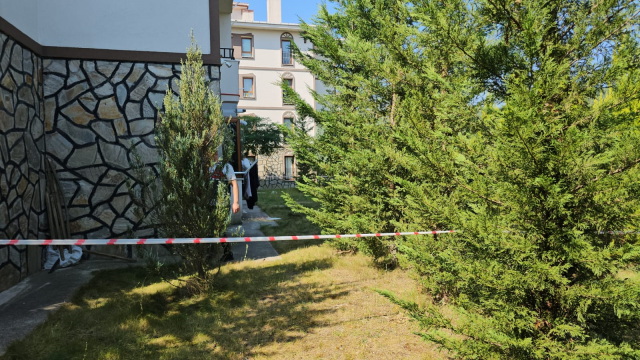 Baltayla katliam yapan kadın, sağlık kontrolünde parmağını yedi!