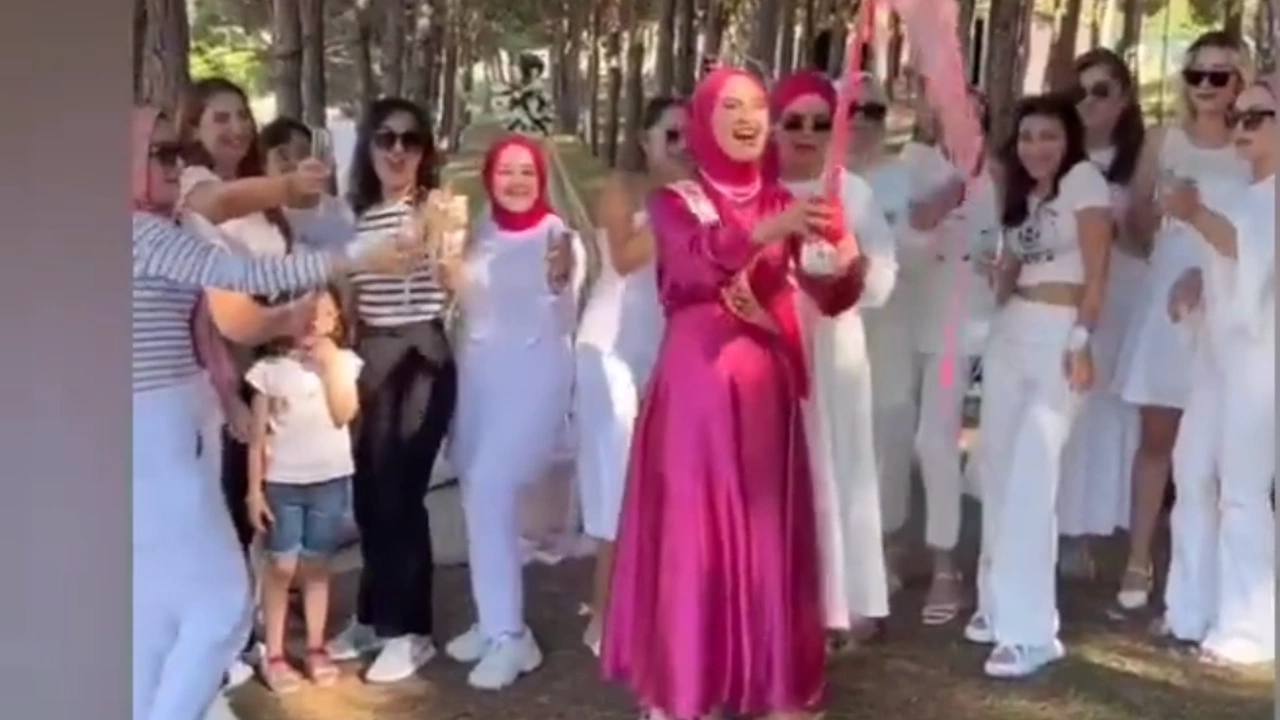 Muhafazakar gelinden bekarlığa veda partisi!