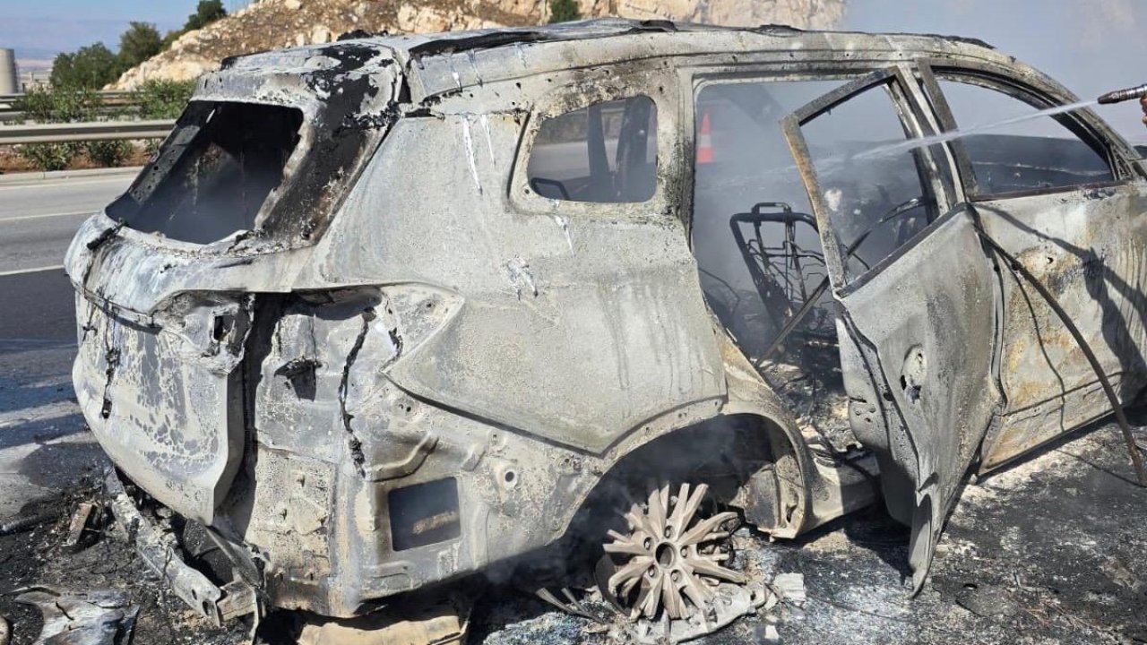 Kahramanmaraş’ta Otomobil Yolda Alev Aldı!