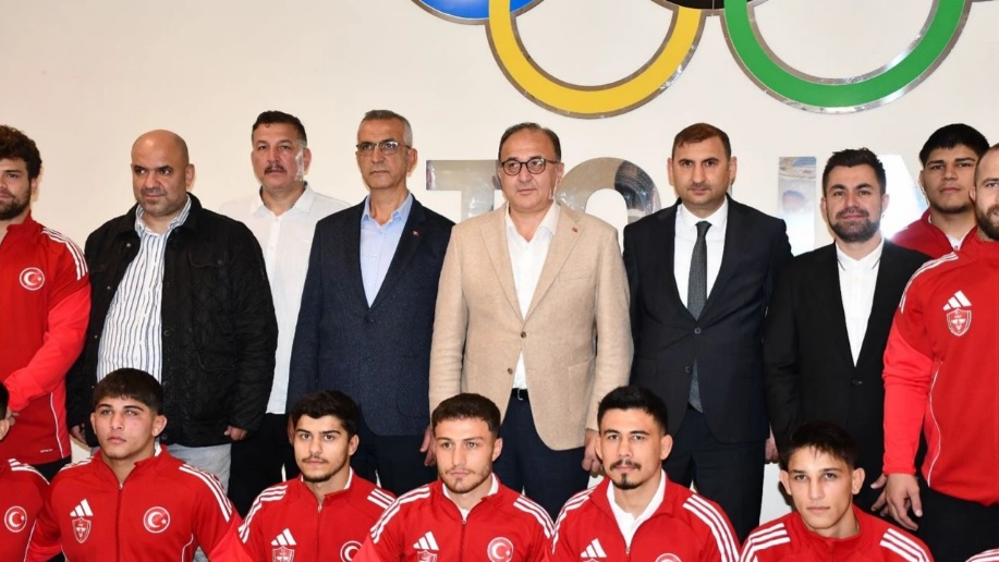Şahin Hopur, Karakucak Güreşi Takımını Moral İçin Ziyaret Etti
