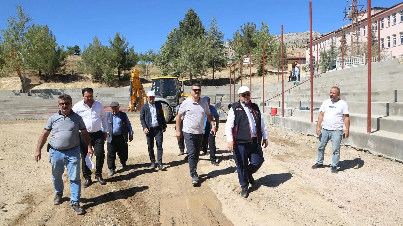Baydemirli Mahallesi Festivale Hazırlık İçin Güreş Sahasını Yeniliyor
