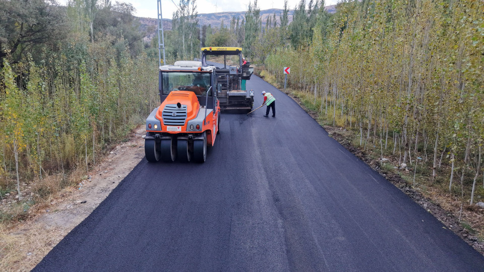 Çağlayancerit’te 2,5 Kilometrelik Yol Baştan Sona Yenilendi!