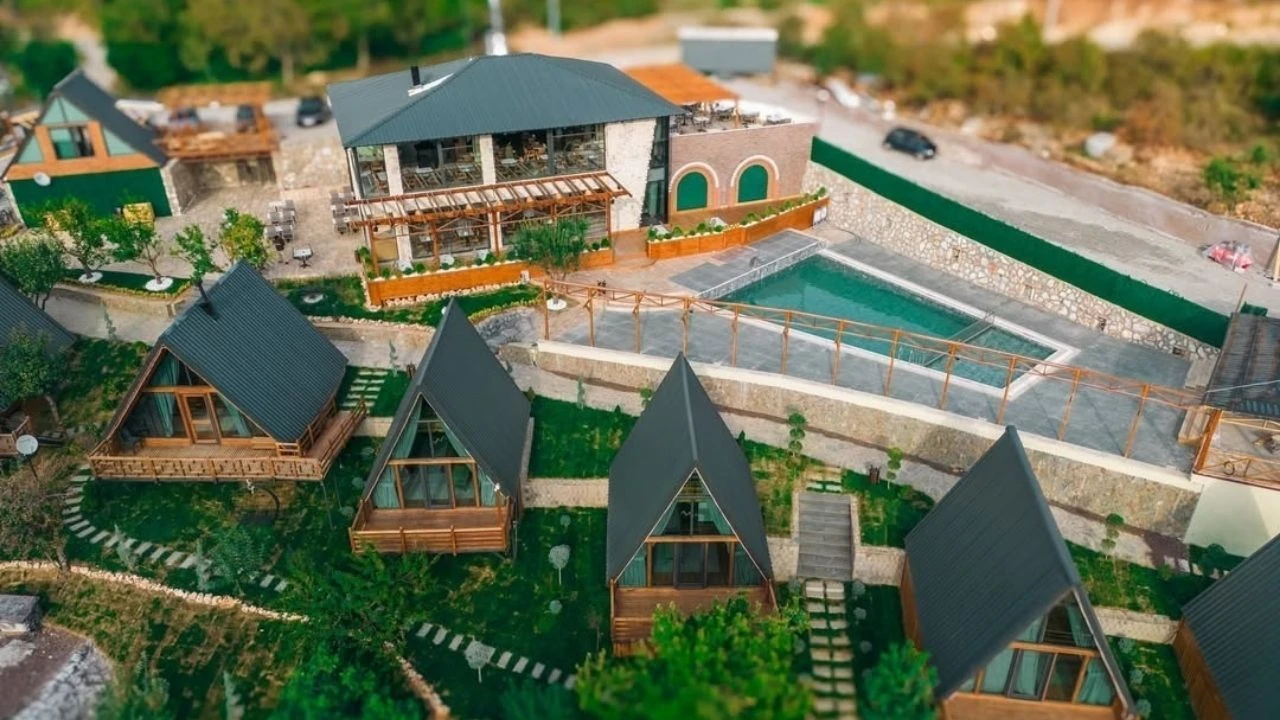 Kahramanmaraş'ın Saklı Cennetinde Tatil Rüyası: Bungalov Evlerde Fiyatlar Şaşırttı!