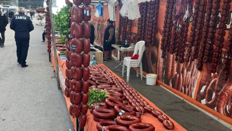 Kahramanmaraş'ta çarşıda 850 kilo tarihi geçmiş sucuk yok edildi