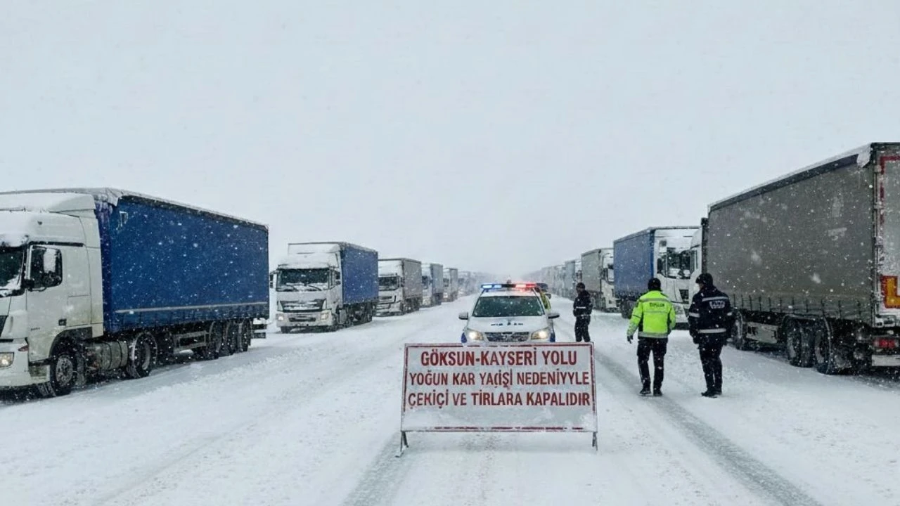 Göksun Yolunda Kar Engeli: Dev Araçlara Geçiş Yok!