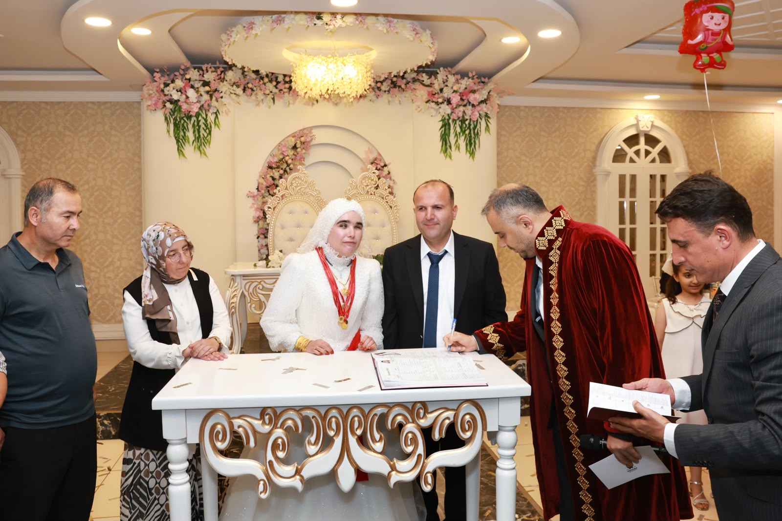 Kahramanmaraş’ta sevgi engel tanımadı: Doğuştan görme engelli iki öğretmen hayatlarını birleştirdi