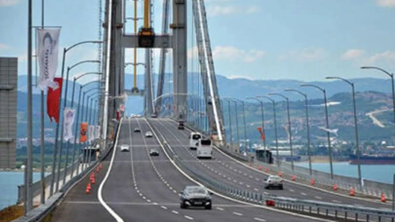 2026 BAYRAMDA KÖPRÜ VE OTOYOLLAR ÜCRETSİZ Mİ? Hangi yollar bedava oldu? (Resmî Karar)