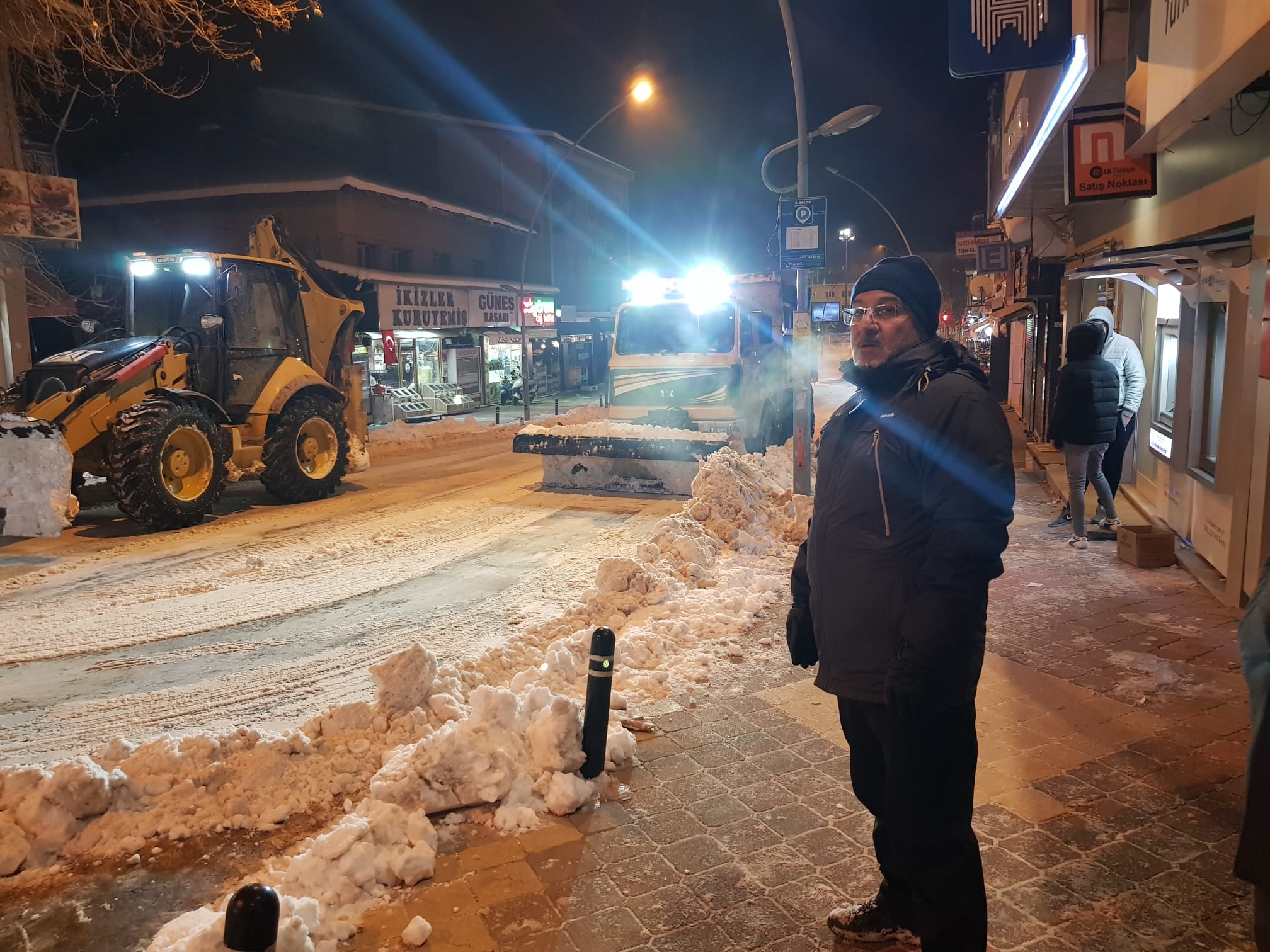 Afşin Belediyesi karla mücadeleye aralıksız devam ediyor