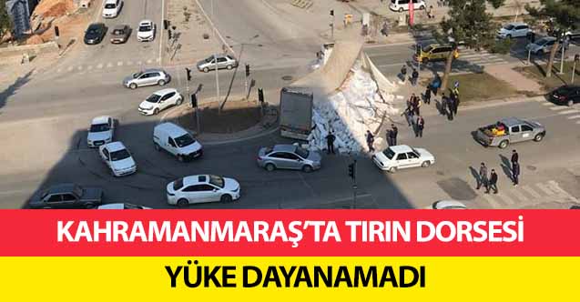 Kahramanmaraş’ta tırın dorsesi yüke dayanamadı