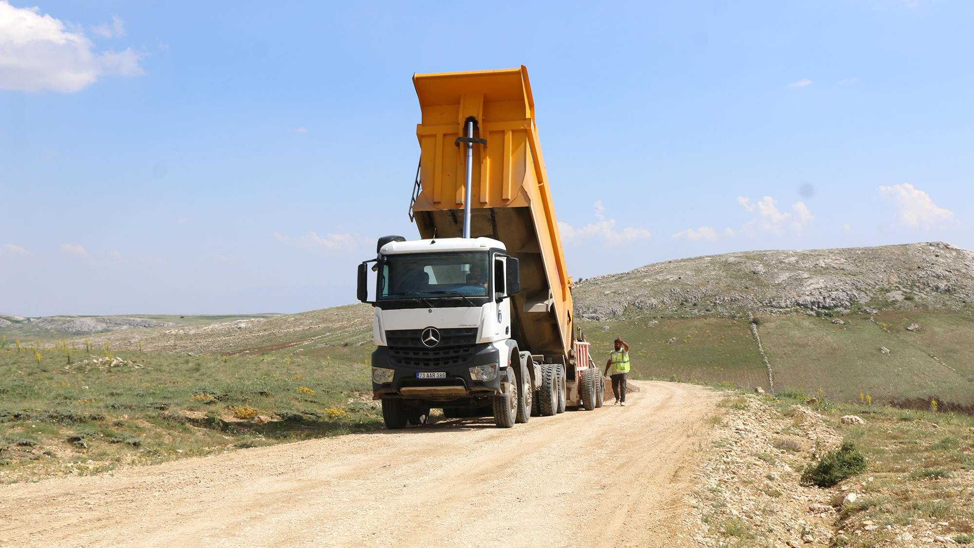 Afşin’de Kırsal Mahalle Yolları Büyükşehir’le Yenileniyor