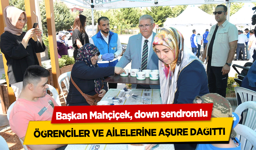 Başkan Mahçiçek, down sendromlu öğrenciler ve ailelerine aşure dağıttı