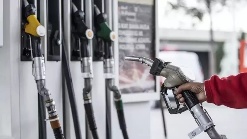 Bu gece yarısından itibaren benzine büyük zam!