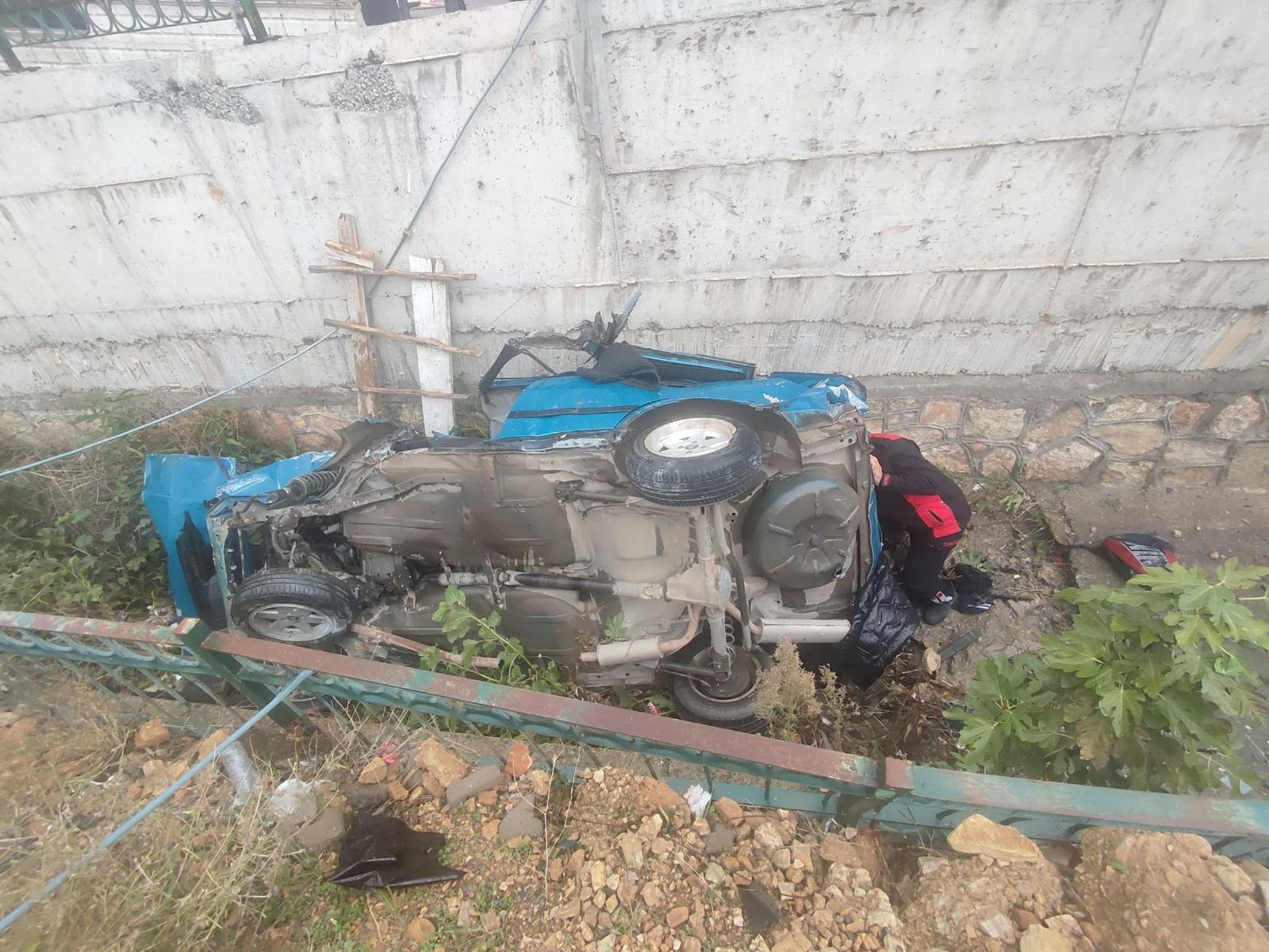 Kahramanmaraş’ta otomobil kanala uçtu: Yaralılar var!