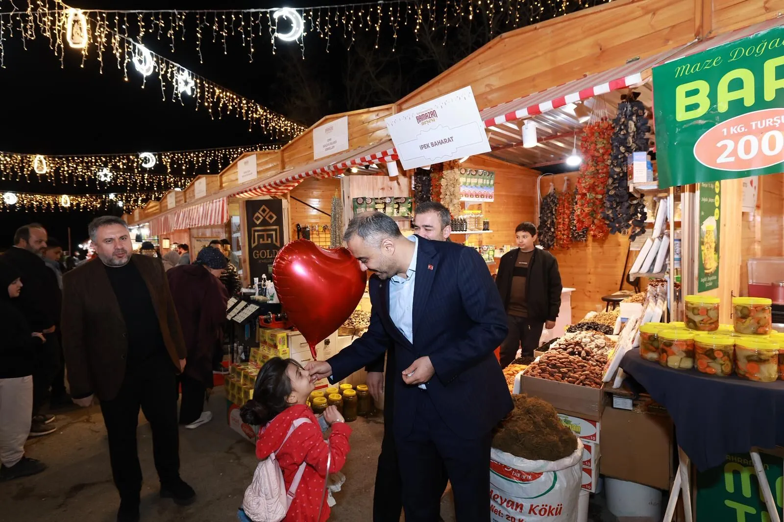 Onikişubat'ta Gönül Sofraları Kuruldu: Başkan Hanifi Toptaş Vatandaşlarla İftarda Buluştu